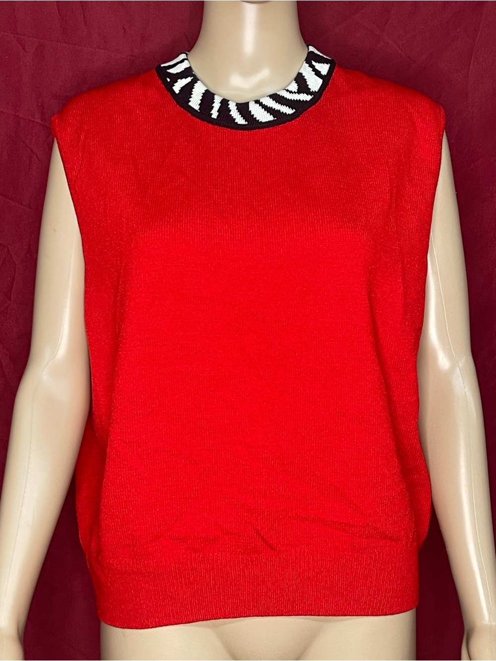 St. John Collection by Marie Gray Zebra Ribbed Neckline Red Knit Shell Large